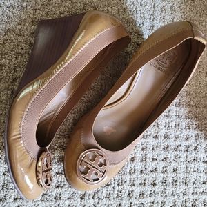 Tory Burch Caroline Wedge Heels Shoes, Tan Size 7